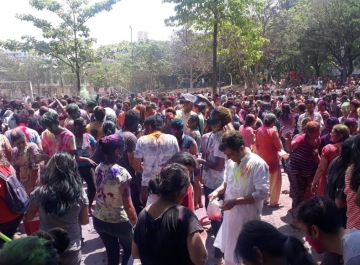 holi2